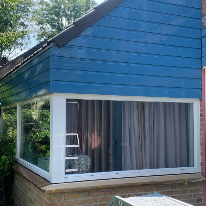 Kozijn dat is gerepareerd en geschildered