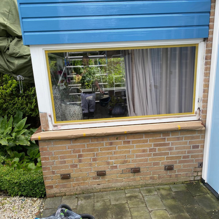 Kozijn dat wordt gerepareerd
